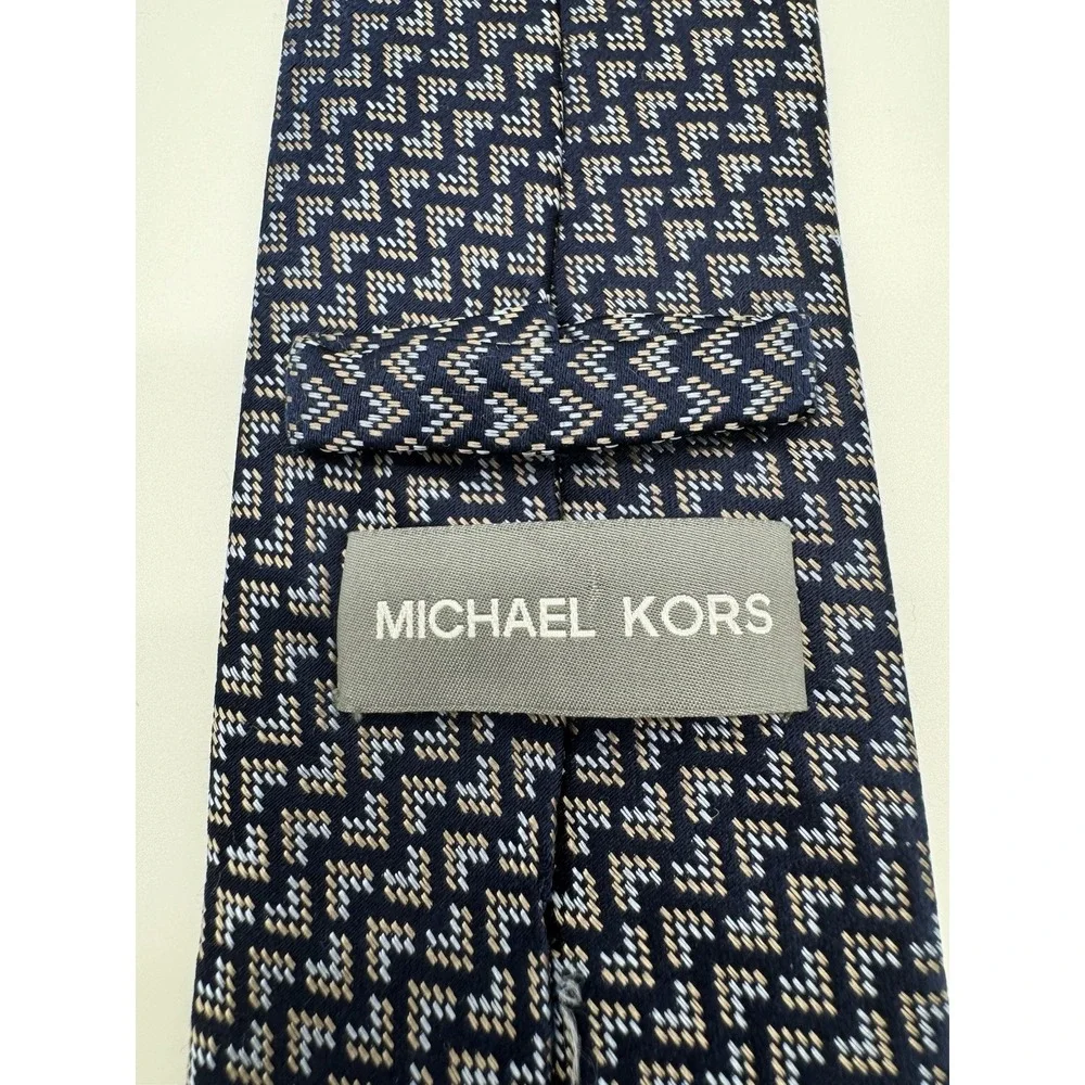 Michael Kors Tie Navy Blue‎ Geometric Pattern 100% Silk Mens Classic Necktie